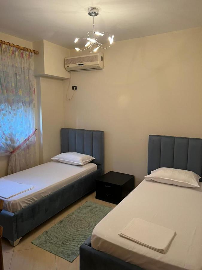 Ales' Apartment Durres Exterior photo